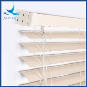 Tende veneziane in alluminio color crema